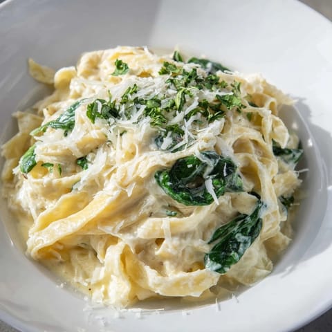 Creamy Spinach Fettuccine Alfredo